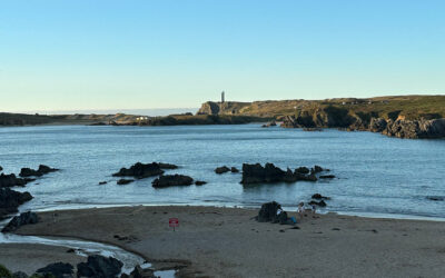 Faro da Frouxeira desde la Praia Do Rio
