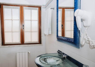 Baño habitación Do Rio Valdoviño