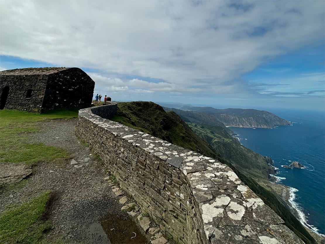 Mirador de Herbeira Mirador de Herbeira en la Serra da Capelada con vistas a los acantilados y al océano Atlántico