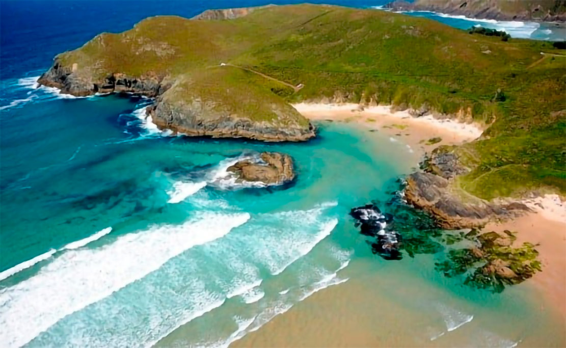 Praia de Pantín Praia de Pantín en Valdoviño vista aérea de la playa y el océano Atlántico